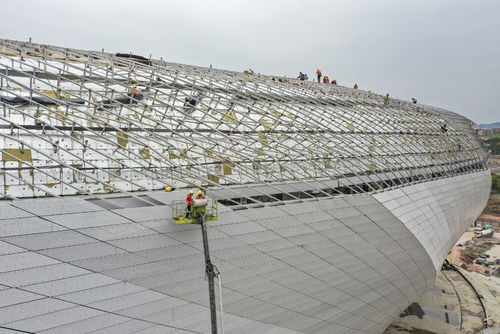 經濟 重慶龍興足球場進入金屬屋面及幕墻裝飾裝修施工收尾階段